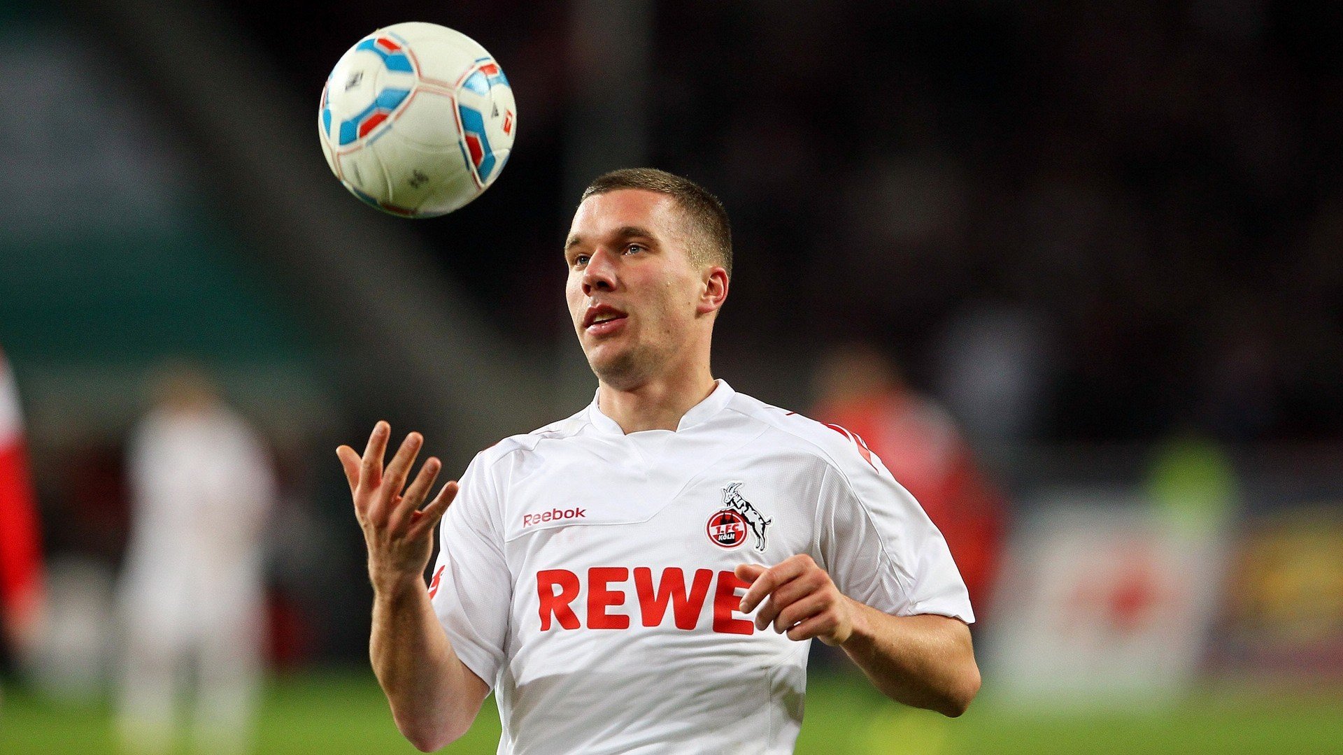 比赛中球员如何快速适应对手节奏，简要说明比赛中如何打球